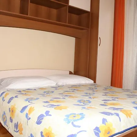 By The Sea Apartman