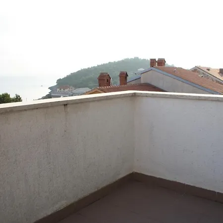 By The Sea Apartman *