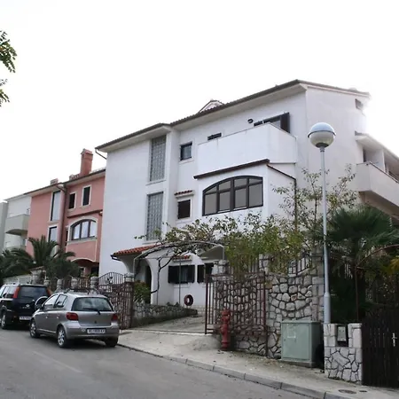 By The Sea Apartman