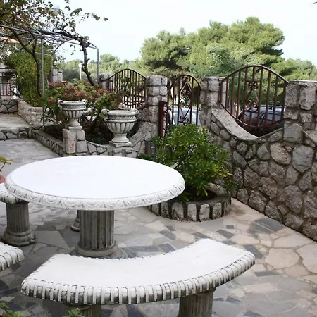 By The Sea Apartman